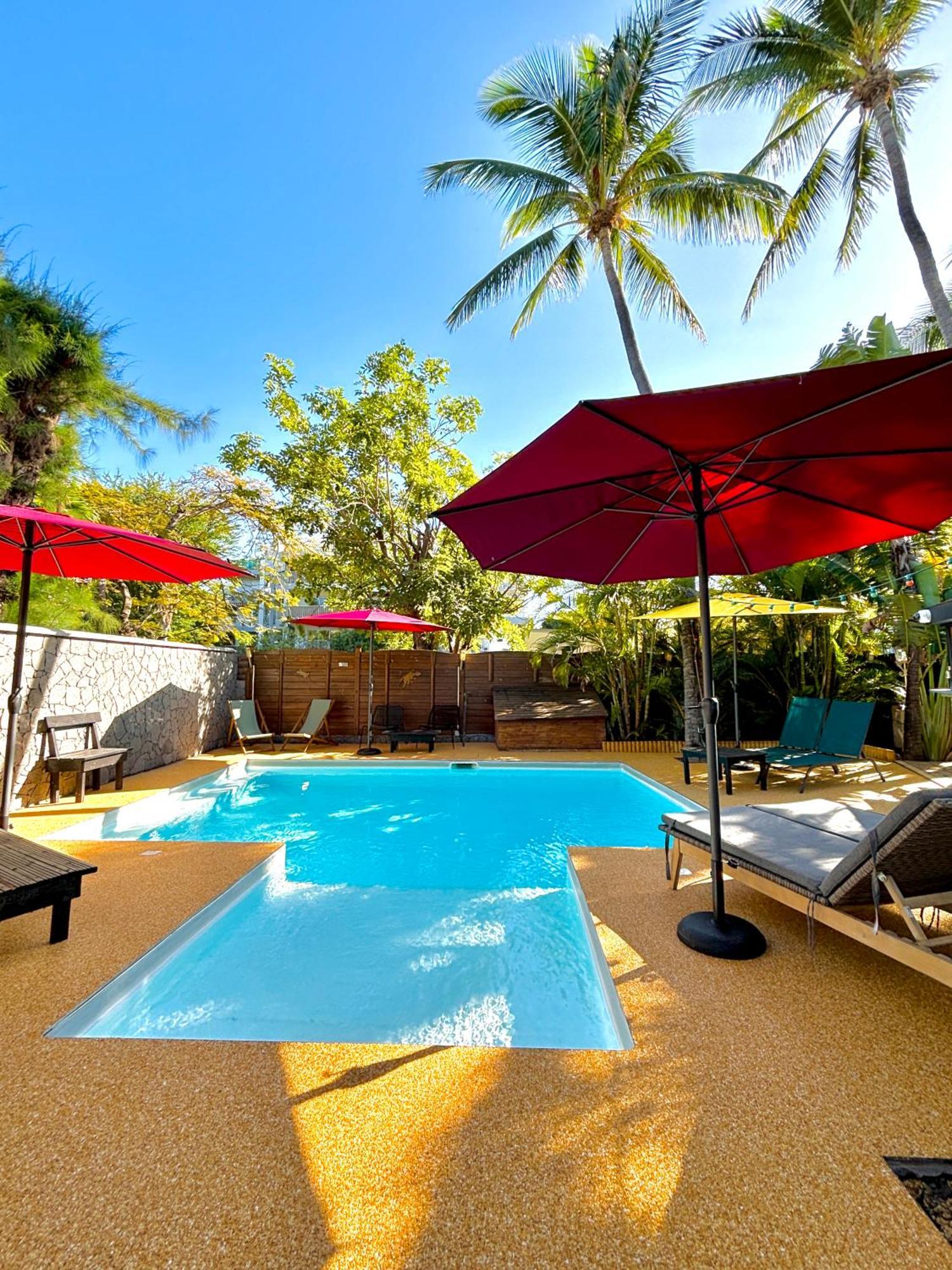 Hotel Coco Island แซ็งต์-จีลส์-เลส์-แบ็งส์ ภายนอก รูปภาพ