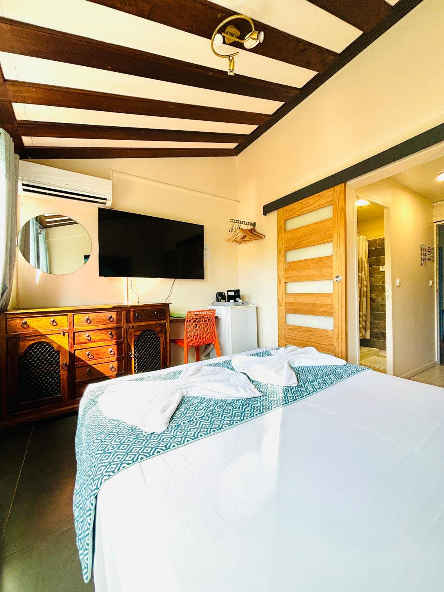 Hotel Coco Island แซ็งต์-จีลส์-เลส์-แบ็งส์ ภายนอก รูปภาพ