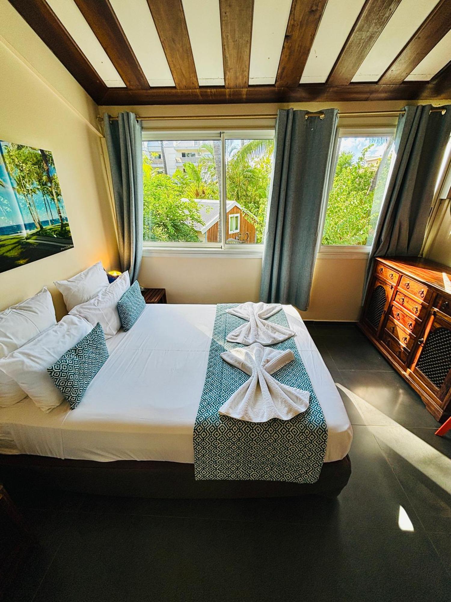 Hotel Coco Island แซ็งต์-จีลส์-เลส์-แบ็งส์ ภายนอก รูปภาพ