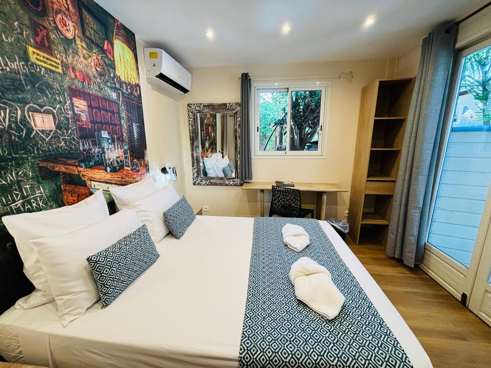 Hotel Coco Island แซ็งต์-จีลส์-เลส์-แบ็งส์ ภายนอก รูปภาพ