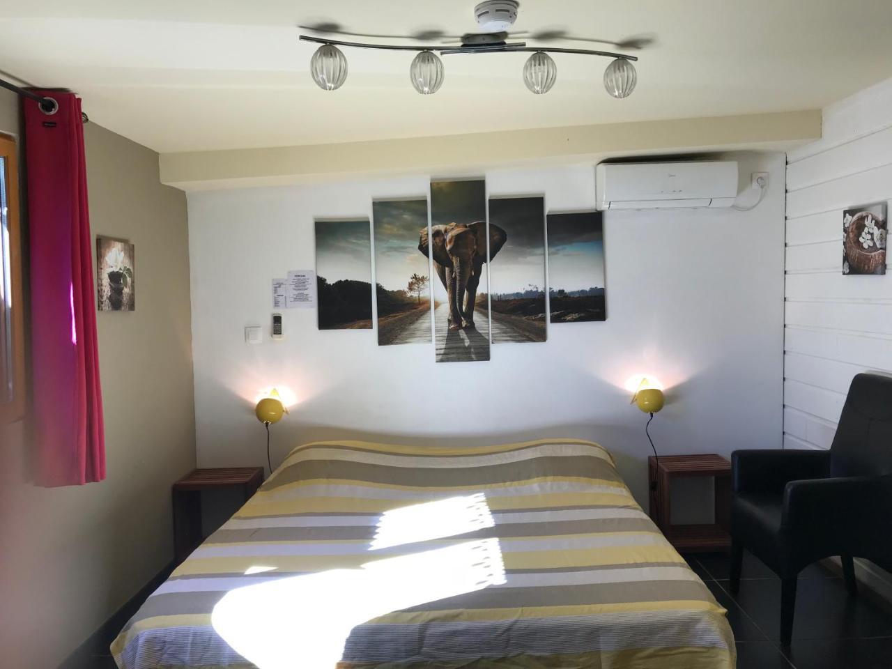 Hotel Coco Island แซ็งต์-จีลส์-เลส์-แบ็งส์ ภายนอก รูปภาพ
