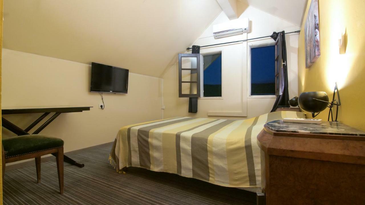 Hotel Coco Island แซ็งต์-จีลส์-เลส์-แบ็งส์ ภายนอก รูปภาพ